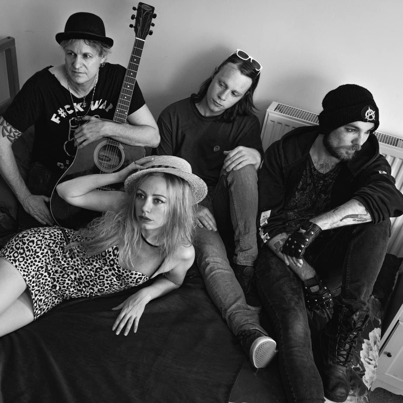 Healthy Junkies live